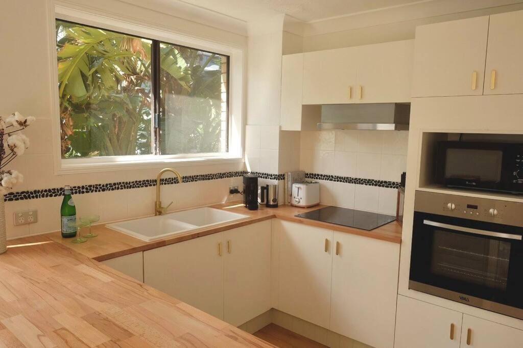 Unit - Steps From The Beach! Sleeps 4. Apartment *