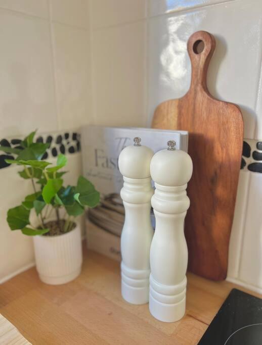 Apartment Unit - Steps From The Beach! Sleeps 4. Gold Coast